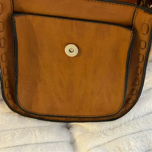 Women's Tan Saddle Crossbody Bag with Tassel Detail - Picture 3 of 6